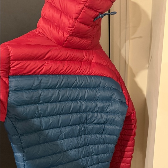 Patagonia Two-Tone Red and Blue Jacket - Picture 4 of 4